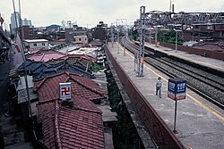신이문역 승강장(1999년 8월)