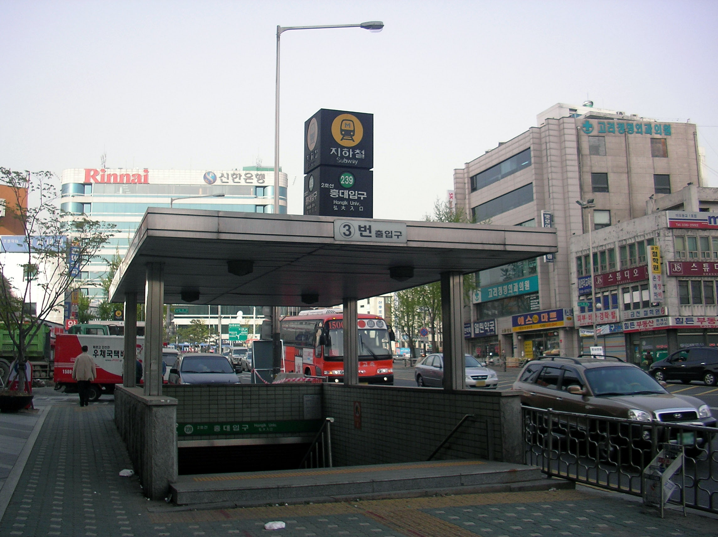 구 3번 출구 (2006년 4월 24일)