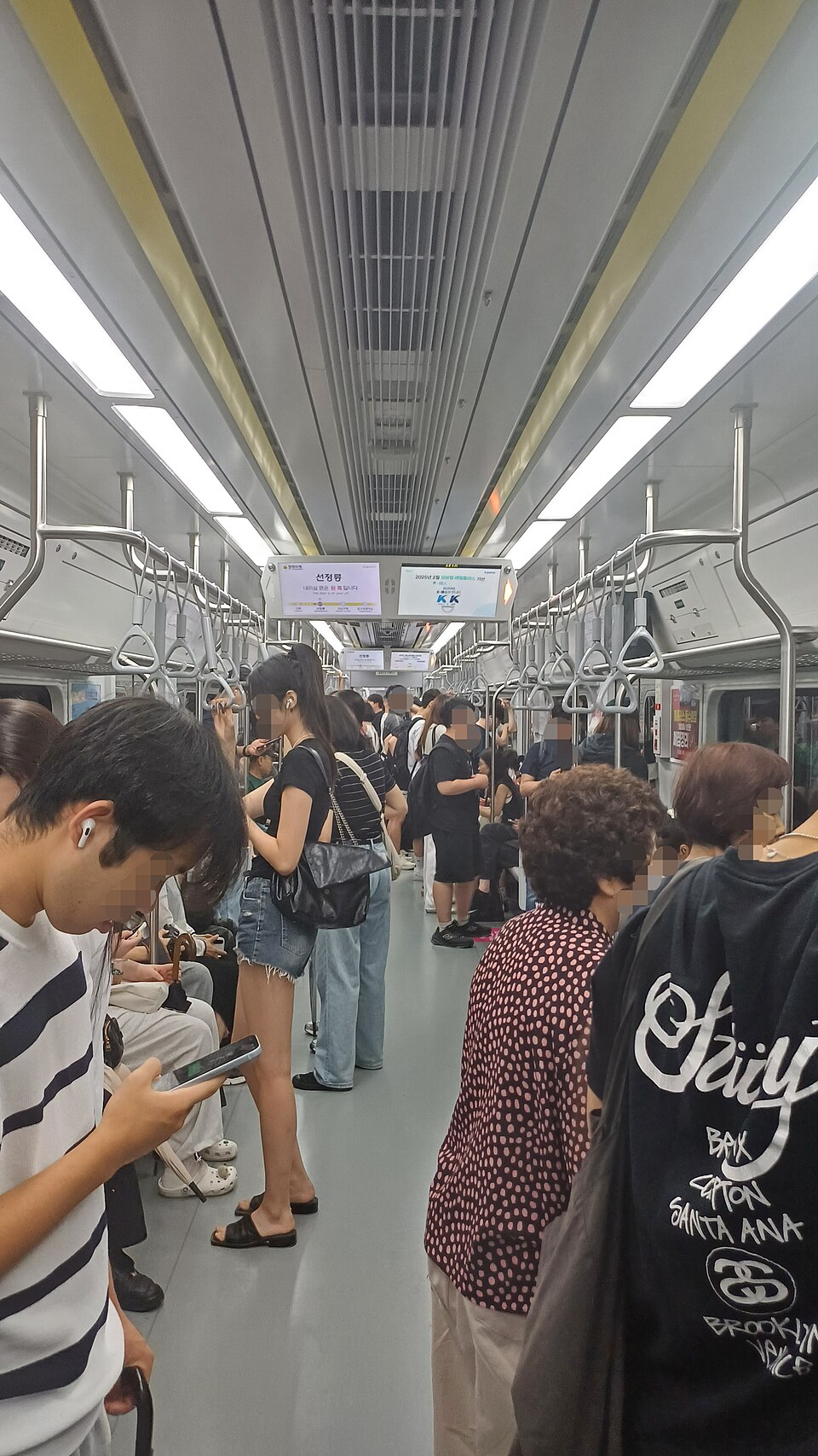 35179호 편성 차량 내부