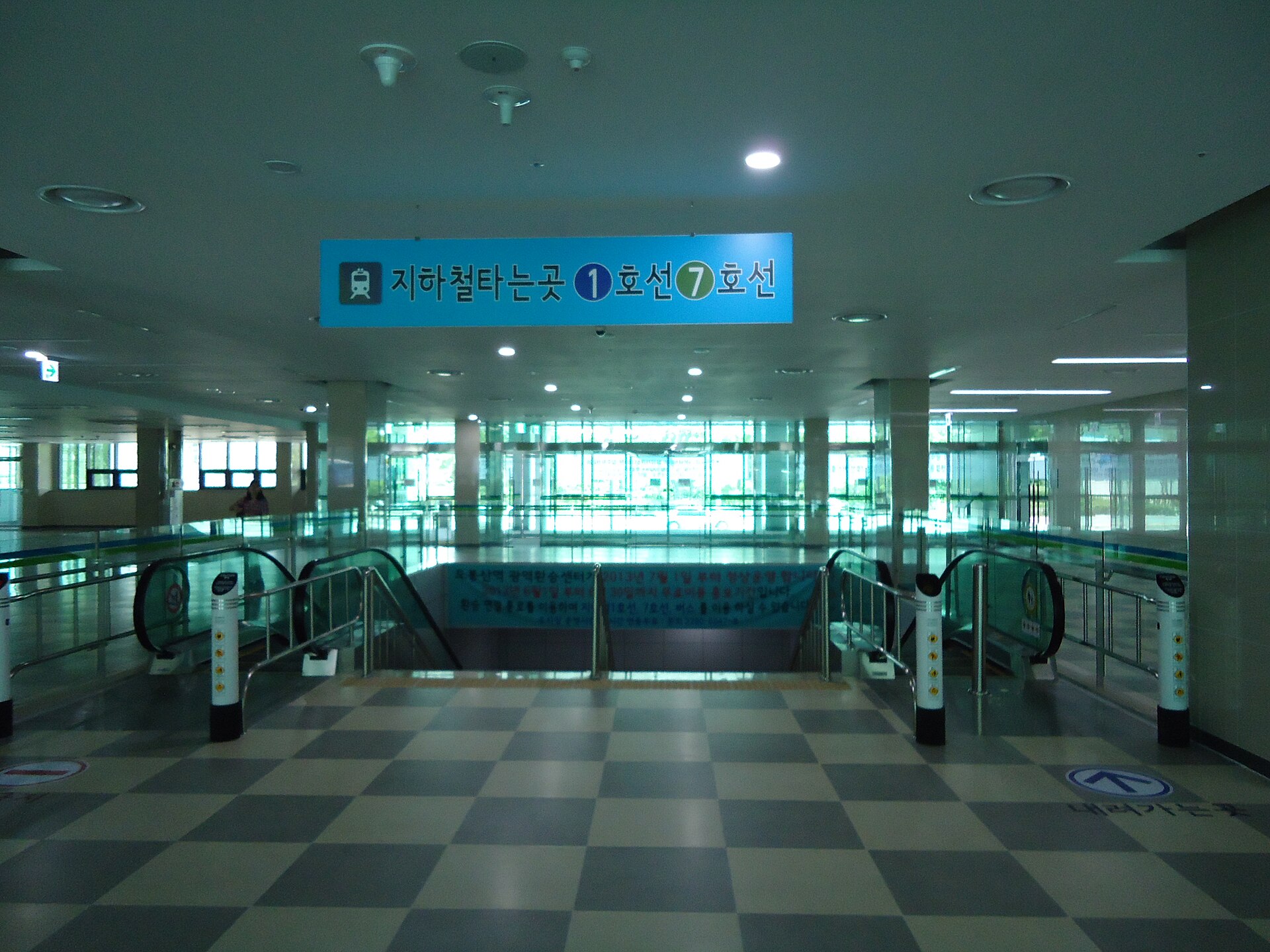 1·7호선 타는 곳(전), 환승출구(후)